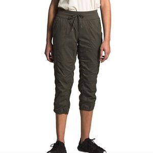 GUC The North Face Aphrodite Capris